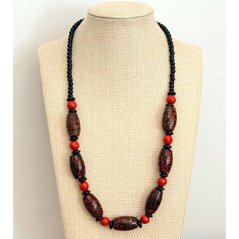 Vintage Red & Black Speckled Bead Statement Necklace Striking vintage statement
